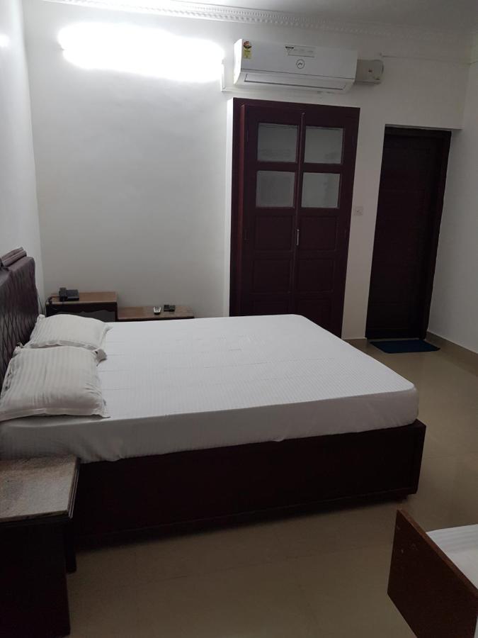 All Seasons Guest House Тривандрум Экстерьер фото